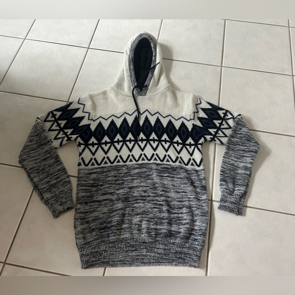 Men's Black and White Patterned Sweater